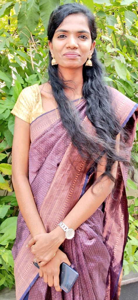 Suha_Krishna_20's tweet photo. @Poodu_nakku Ivalum slim munda than saree la epdi iruka https://t.co/iKbs9vzD3S