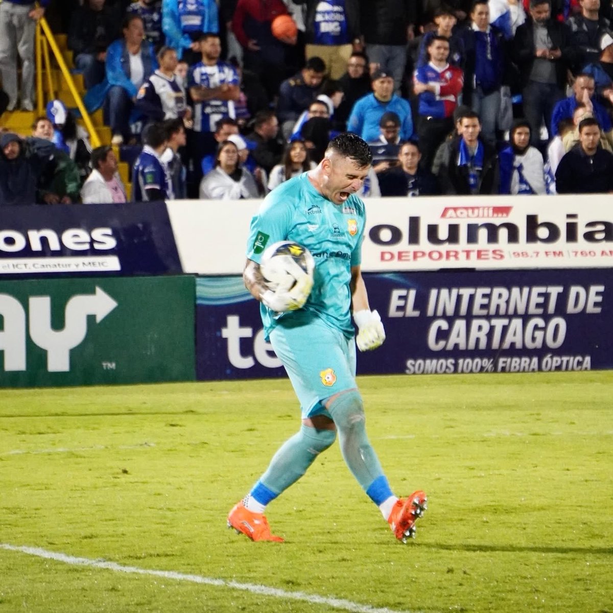 11 vallas invictas en 19 partidos para Herediano en el torneo, solamente 10 goles recibidos, impresionantes números para los rojiamarillos. Ayer Danny Carvajal y la defensa estuvieron sólidos ante los ataques del Cartaginés. 🔒 

📸: Andrey Hernández