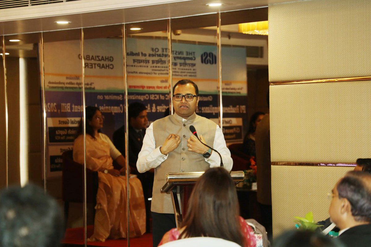 icsi_cs's tweet photo. #CS Pawan G Chandak, President, the ICSI, accompanied by Former Presidents, graced a full day programme on IPO Readiness &amp; Compliance, organised by #ICSI Ghaziabad Chapter https://t.co/0otIiGij84