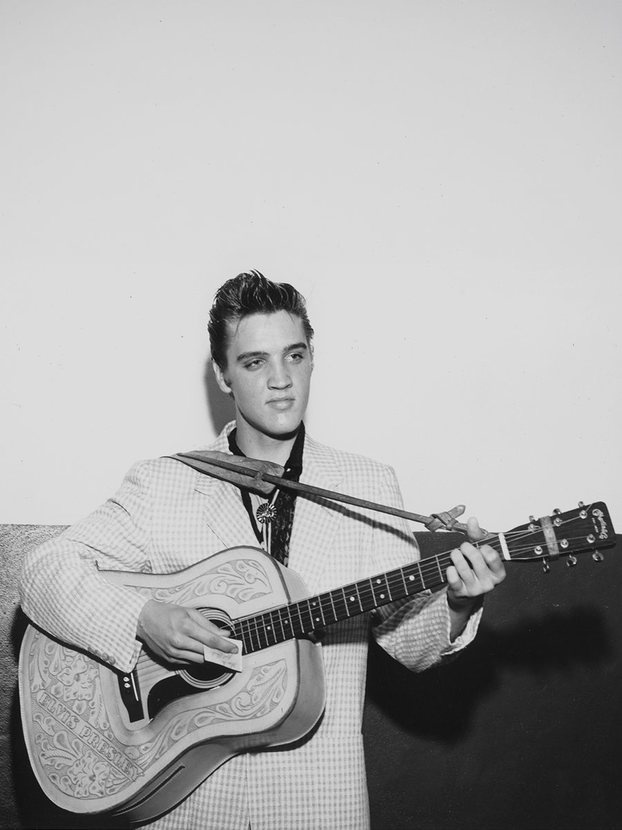 ElvisPresley's tweet image. “I've been singing the way I do now as far back as I can remember. I don't know what style you'd call it or anything like that. All I know is I sing the way I do because it comes to me natural.”

#ElvisPresley #Legend #Icon #Quote