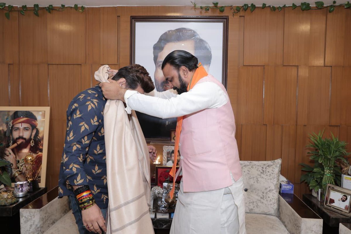 samrat4bjp's tweet image. माननीय केंद्रीय मंत्री एवं लोजपा (रा) के प्रमुख श्री @iChiragPaswan जी से नई दिल्ली में मुलाकात कर बिहार के विकास, सशक्तिकरण एवं समग्र उन्नति से जुड़े विभिन्न विषयों पर सार्थक चर्चा की।

#ViksitBihar #ViksitBharat