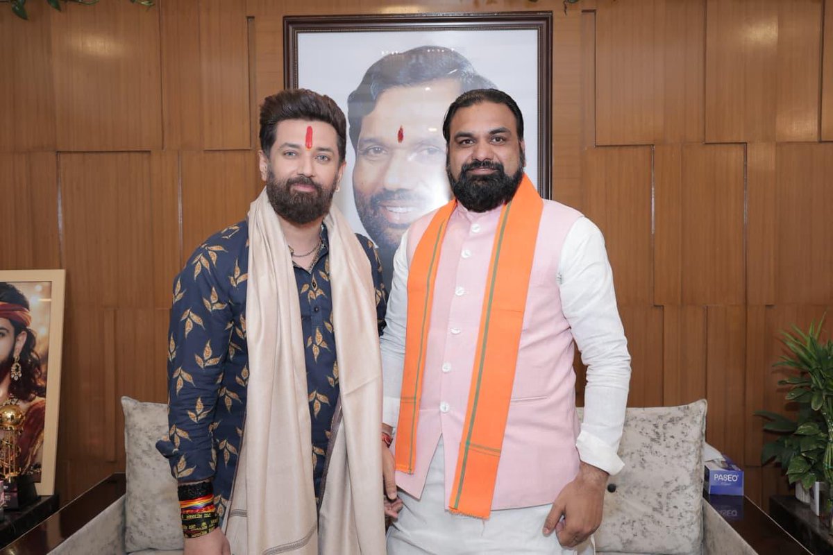 samrat4bjp's tweet image. माननीय केंद्रीय मंत्री एवं लोजपा (रा) के प्रमुख श्री @iChiragPaswan जी से नई दिल्ली में मुलाकात कर बिहार के विकास, सशक्तिकरण एवं समग्र उन्नति से जुड़े विभिन्न विषयों पर सार्थक चर्चा की।

#ViksitBihar #ViksitBharat
