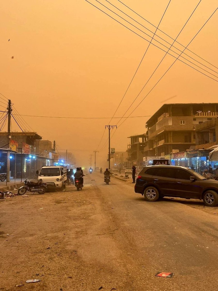 QalaatAlMudiq's tweet image. #Syria: weather extremes today - heavy hail near the Turkish border &amp;amp; dust storm in #DeirEzzor.