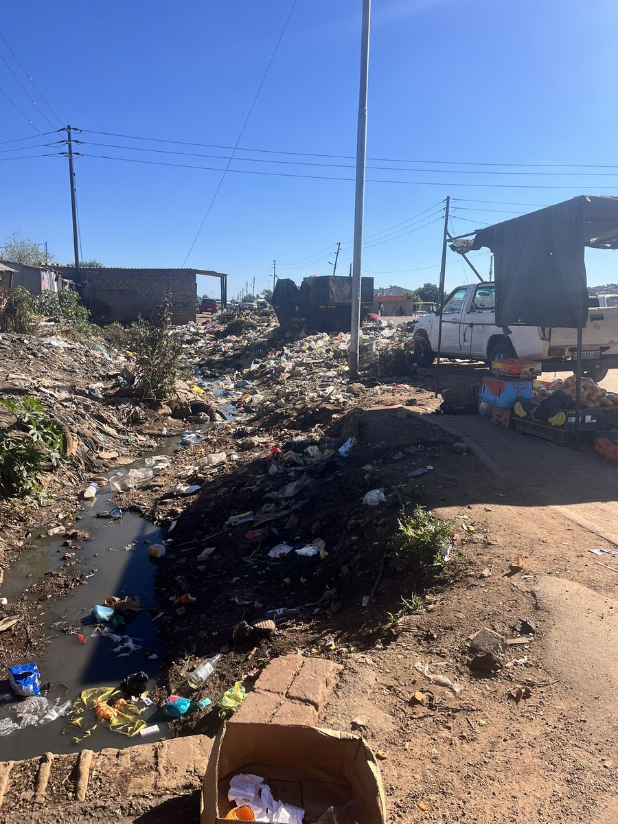 stevanoA9's tweet photo. @RamaboduObakeng … mshongo/ saulsville (atteridgeville )ka maunde street if possible attend to it please https://t.co/ScJiE6inZC