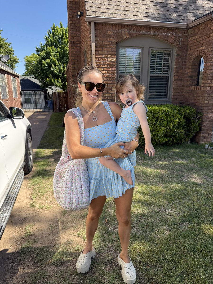 laurenhwaughUGC's tweet image. Forever matching with my favorite girl. Happy Sunday // off to get a coffee and start a long day of filming multiple briefs.
#ugc #ugccreator #ugccommunity