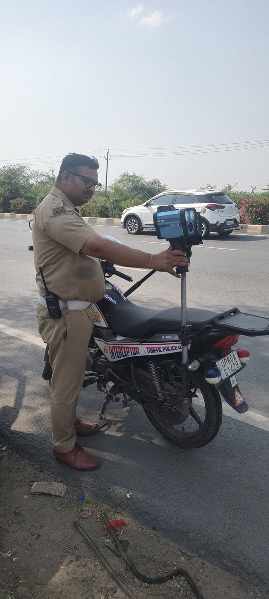 Agra Traffic Police tweet media