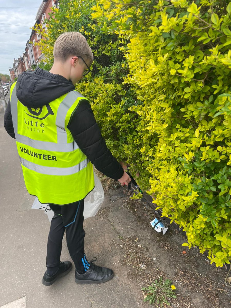 Litterwatch1's tweet image. Week 7 of William’s @DofE volunteering. He hit the streets of Bearwood today for a litter pick, with Clare on hand for moral support. Always rewarding to tidy up the local patch and enjoy some fresh air together. #Volunteering #youth #sandwell