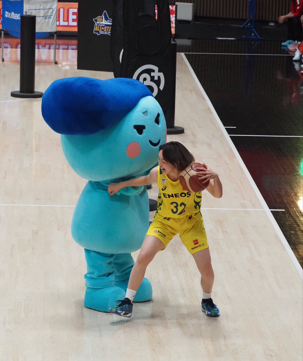 Pilo_frkw's tweet photo. @rarara0512 
ユラのENEOSユニでの最後のバトルの相手はなんと…

つぶグミソーダ…
#Wリーグオールスター 
#宮崎早織 
#つぶグミソーダ https://t.co/Gx1suPx7gi