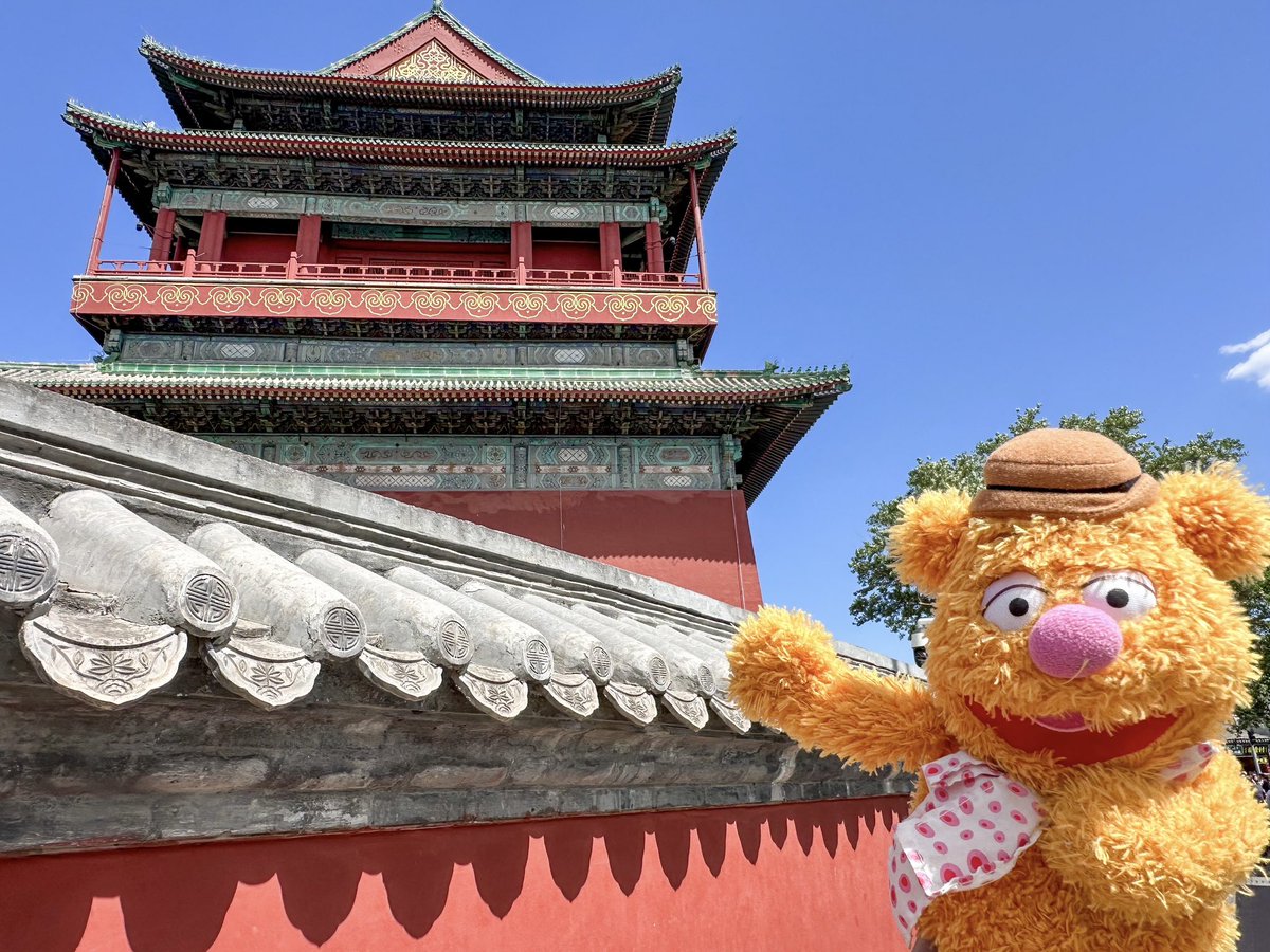Fozzie_travels's tweet image. #Beijing marks the last stop of my trip through #China.
You’ll find those walls with their distinctive red colour all over the city, not just here at the #DrumTower. 
Bang the drum for my farewell! Goodbye, China! #再见