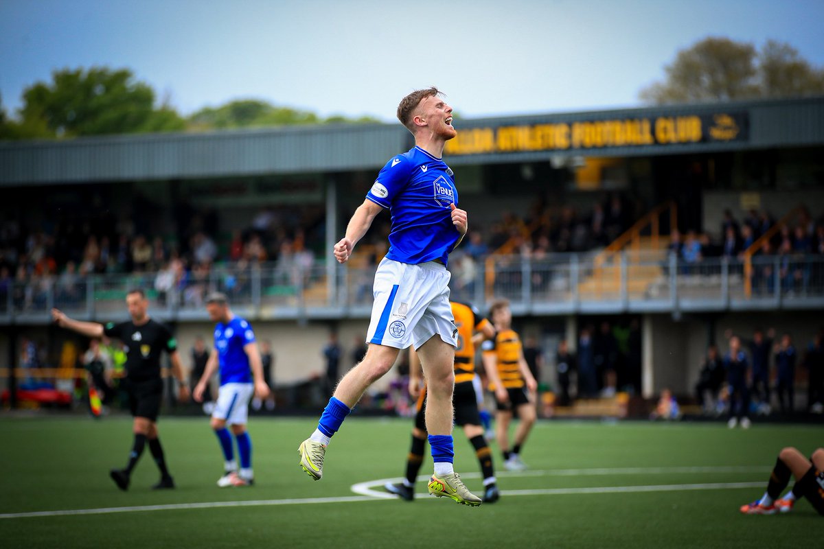 OfficialQosFC's tweet photo. Smith wraps up all three-points in magnificent fashion! ๐ฎโ๐จ
#ALLQOS | #League1 | #TheDoonhamers https://t.co/otVNJQrAFU