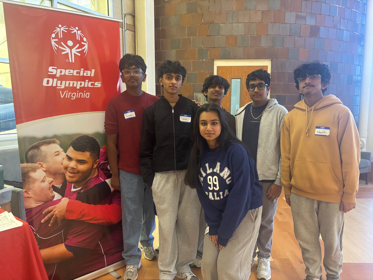 joinnest4's tweet image. Our #NEST4US #volunteers showed up &amp;amp; showed out for the #SpecialOlympics #Swim Meet, where they supported event activities, boosted #team morale &amp;amp; cheered on every #athlete along the way! ❤️ #Signup to #volunteer at the next one: nest4us.org/events/ #GiveBack #Service #Youth