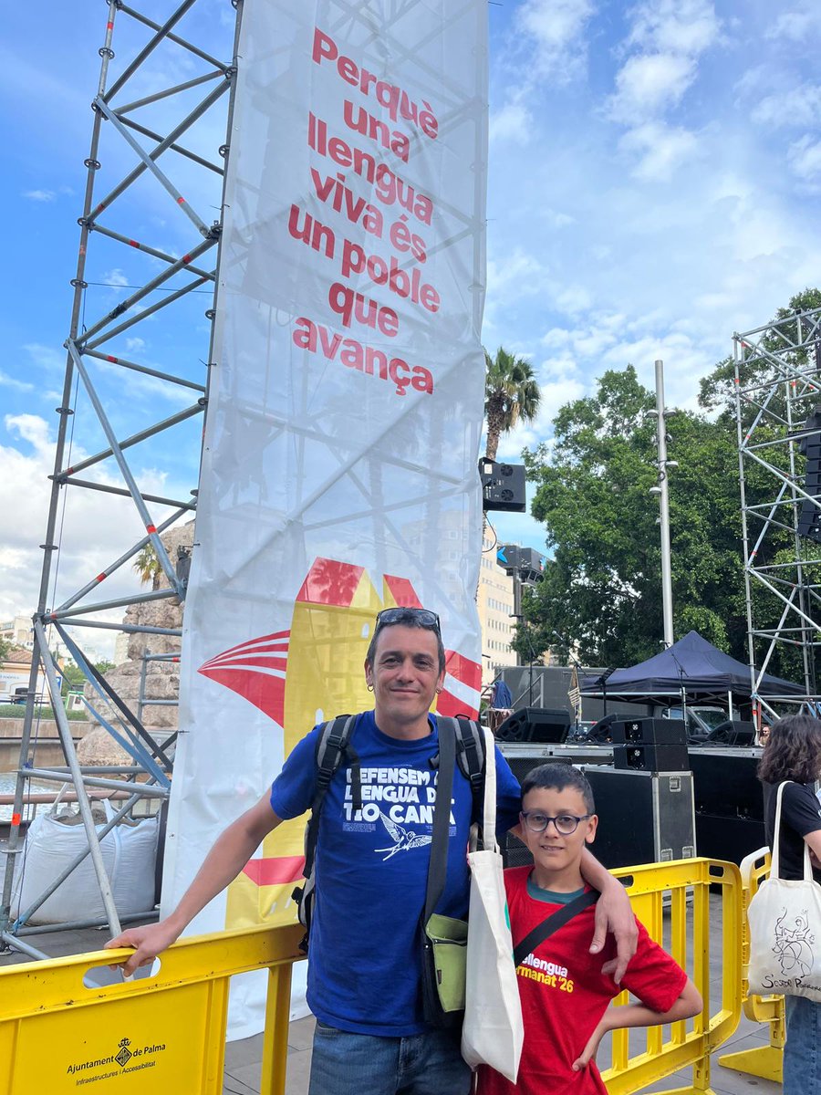 lluiscacau's tweet image. No vàrem anar a #Girona
Tampoc a #Perpinyà
Però ho hem ben esmenat.
Hem vingut a #Palma
El meu país és aquell a on quan dius bon dia et responen bon dia
Gràcies @Correllengua_ 
Ni França 
Ni Espanya 
#PaïsosCatalans