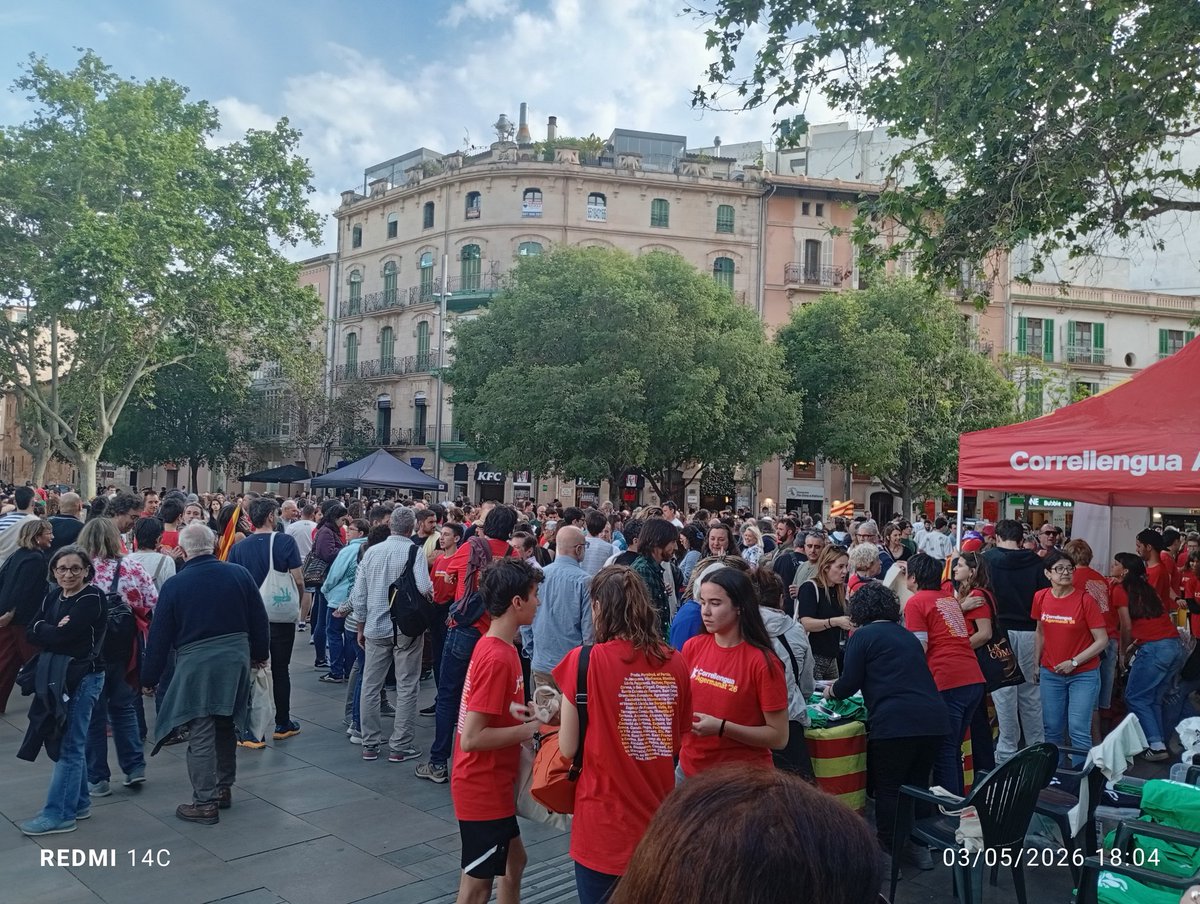 lluiscacau's tweet image. No vàrem anar a #Girona
Tampoc a #Perpinyà
Però ho hem ben esmenat.
Hem vingut a #Palma
El meu país és aquell a on quan dius bon dia et responen bon dia
Gràcies @Correllengua_ 
Ni França 
Ni Espanya 
#PaïsosCatalans