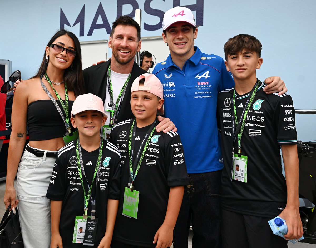 Motorsport's tweet image. I wake up. There is another Coronación de Gloria. 🇦🇷

Messi with Franco Colapinto in Miami. 🌞