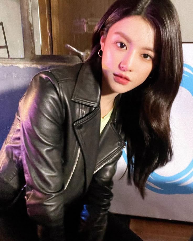 12c, maikha. tweet media
