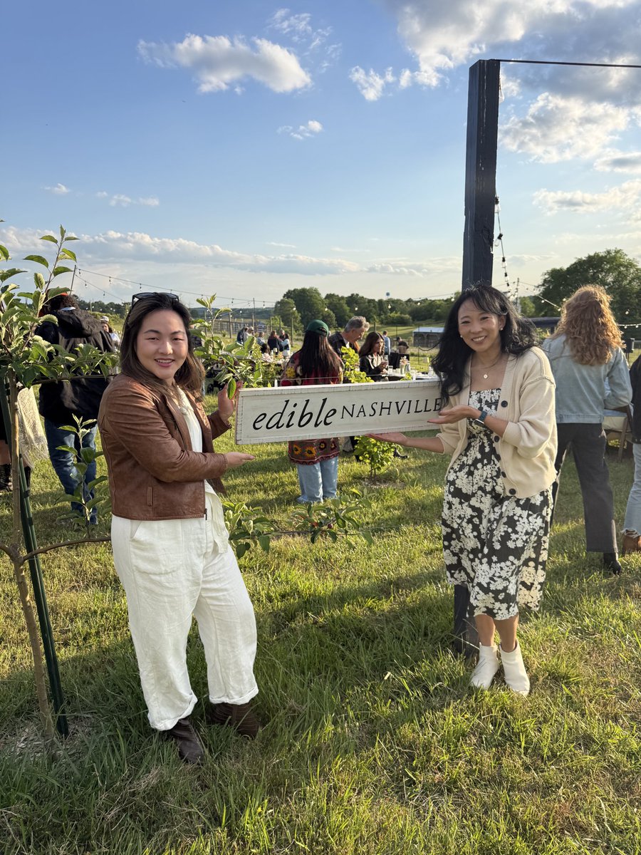 kylaugccreator's tweet image. Lived in Nashville for 20 years and finally experienced @edibleNash farm-to-table dinner… and wow.

The food, the drinks, the sunset, the people, everything was just so good.

If you’re visiting Nashville, this is one of those experiences you must do. #nashville #ugccommunity