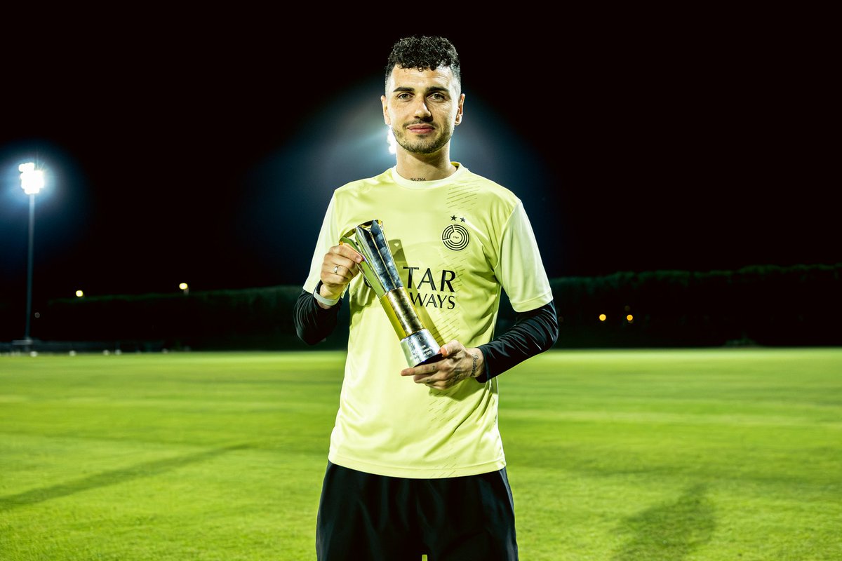 AlsaddSC's tweet photo. 🏆الإسباني رافا موخيكا يتسلم جائزة هداف بطولة دوري أبطال آسيا للنخبة، بعد أن سجل 8 أهداف 📊🔥

#دوري_أبطال_آسيا_للنخبة 
#ACLElite 
#دائما_مع_السد 
#السد | #AlSadd https://t.co/2Uqj60WwXq
