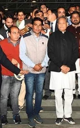 InsaafMohemmed's tweet photo. आधुनिक राजस्थान के निर्माता, विकासपुरुष, जननायक, गांधीवादी विचारधारा से ओतप्रोत जननायक श्री @ashokgehlot51 साहब को जन्मदिवस की हार्दिक शुभकामनाएं।
#HappyBirthdayAshokGehlot https://t.co/agHhpxxCUX