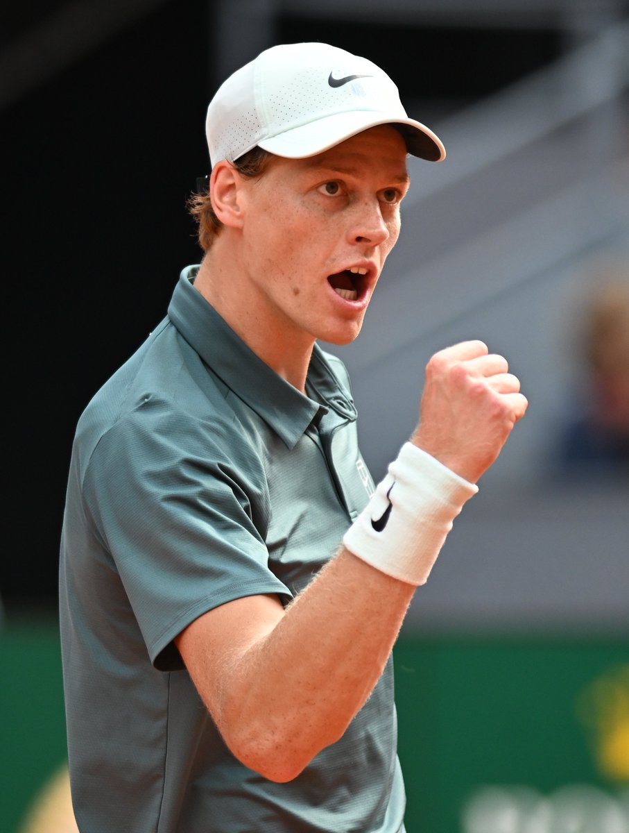 sebatorok's tweet image. Abrumador. Asfixiante. Impactante. 
#Sinner, en menos de una hora (57m), venció y minimizó al #3 del mundo, Zverev, por 6-1 y 6-2, para coronarse por primera vez en #Madrid. 
Es el primer tenista que gana cinco Masters 1000 en forma consecutiva. Una bestialidad.
#afp
