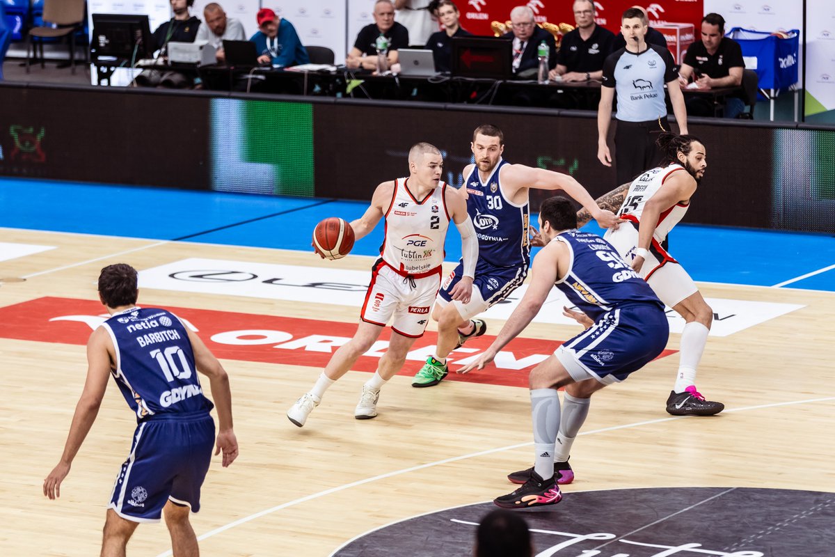 StartLublin's tweet image. Do przerwy @ArkaGdyniaKosz prowadzi w hali Globus 48:37 🏀 Po zmianie stron powalczymy o odwrócenie wyniku, tak jak przed tygodniem‼️🔥

#Lublin #Lubelskie #plkpl #WeAreFamily 🔴⚫