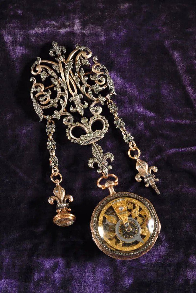 Charlene2986's tweet image. "Just escaped a 3-hour time loop in 1920s Paris—solved the murder, but my heart’s still racing! ♀ The twists Chef’s kiss. Who’s joining my next mystery  #剧本杀 #MurderMystery #GameNight"