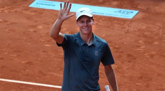 GeorgeSpalluto's tweet image. LE PIU' LUNGHE STRISCE DI 1000 VINTI

5 Jannik #Sinner (Paris 2025-Madrid 2026)
4 Rafael Nadal (Madrid 2013-Cincinati 2013)
4 Novak Djokovic (Shanghai 2013-Miami 2014)
4 Novak Djokovic (Paris 2014-MonteCarlo 2015)
4 Novak Djokovic (Shanghai 2015-Miami 2016)