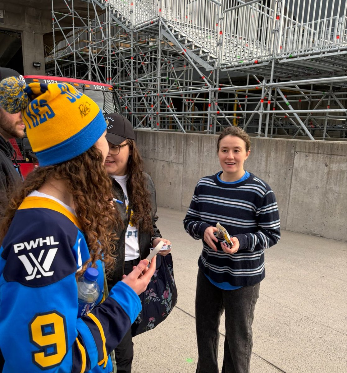 bearylwatts's tweet photo. daryl watts is the player who got me back into hockey again after some bad experiences led me to quit playing/watching altogether and start hating the sport. so getting to meet daryl twice, getting a puck, and getting my jersey signed mean the world to me, and i’m so grateful 🤍 https://t.co/3ZmTfHFYES