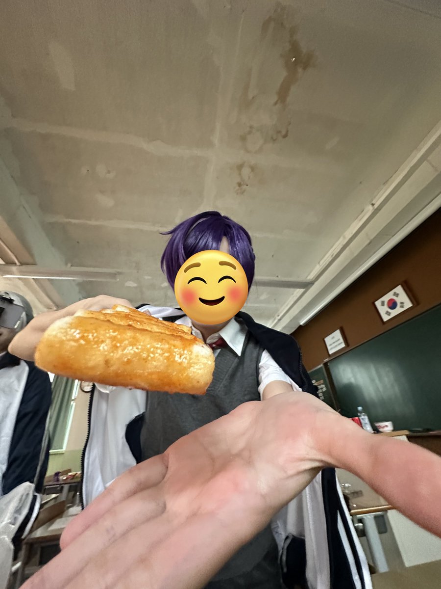 COSHINGJI's tweet photo. 오늘 너무너뮤 재밌었다지요
떡꼬치먹어봐
먹어보라고 트친 https://t.co/kONg2Rz13b