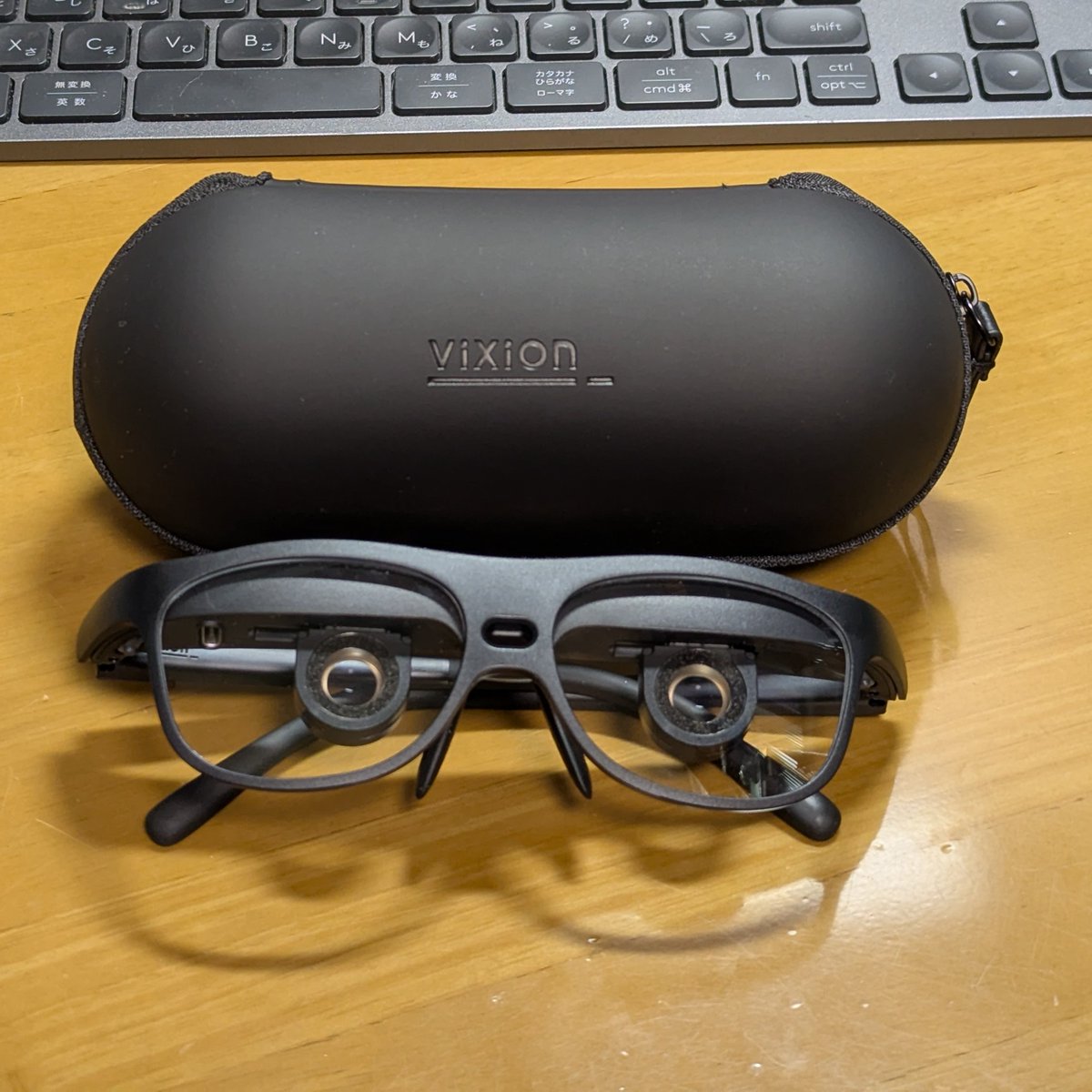 My New Gear
乱視があるため、そのまま裸眼では見えづらかったので眼鏡の上から掛けてみてる
アウターレンズに乱視矯正を入れないと