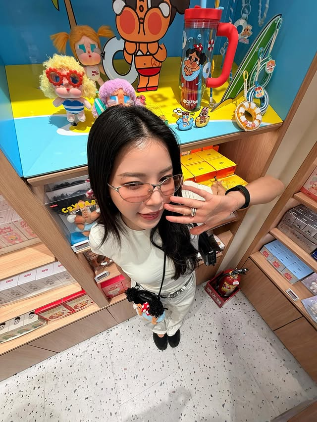 KimSolarBR's tweet image. 📲 03.05.26 | #SOLAR via Instagram (solarkeem) (3)

"👍🏽👍🏽👍🏽"

#솔라 #MAMAMOO #마마무 @RBW_MAMAMOO