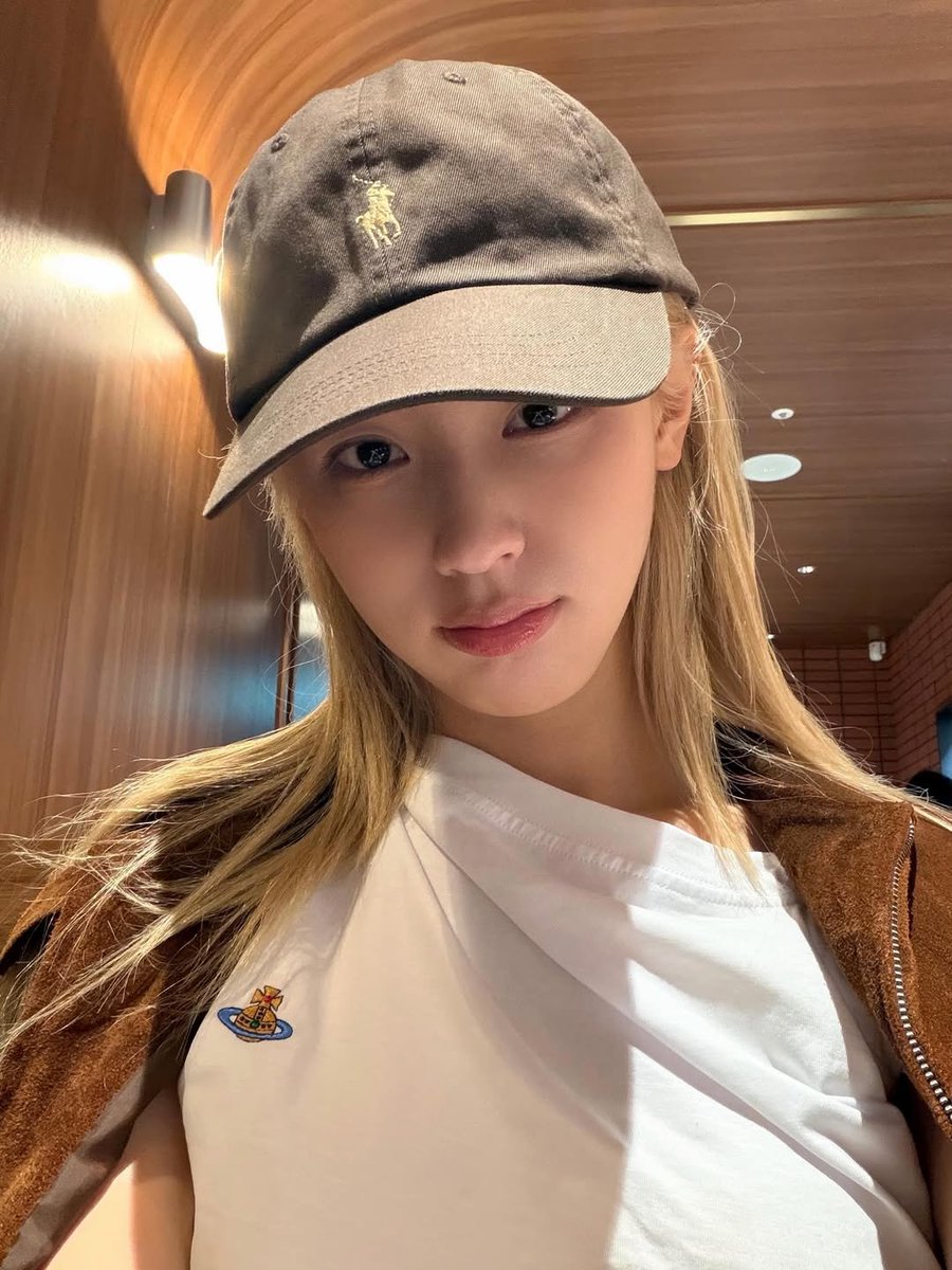 MiYeon France tweet media