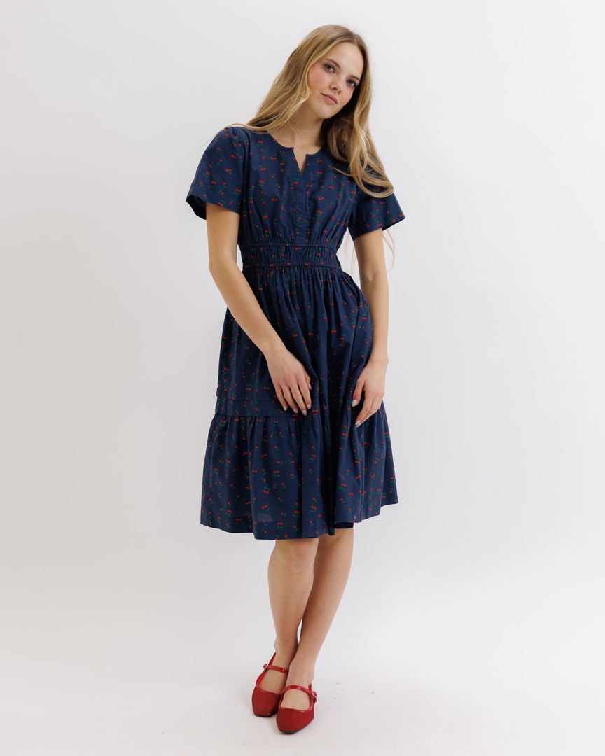 amomentofnow's tweet image. Finally found the perfect dress for desk to dinner! 🌸 The new Icon Demi Dress: knee-length A-line, smocked elastic waist, pockets. Treat yourself! 👗💫 amomentofnow.com/products/icon-… #Icon Demi Dress #NewArrival #SpringFashion #SummerOutfit #CottonDress
