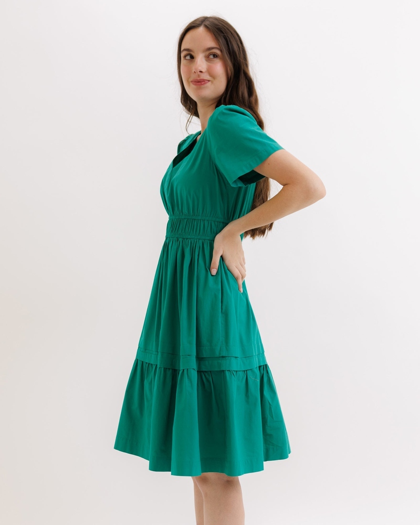 amomentofnow's tweet image. Finally found the perfect dress for desk to dinner! 🌸 The new Icon Demi Dress: knee-length A-line, smocked elastic waist, pockets. Treat yourself! 👗💫 amomentofnow.com/products/icon-… #Icon Demi Dress #NewArrival #SpringFashion #SummerOutfit #CottonDress