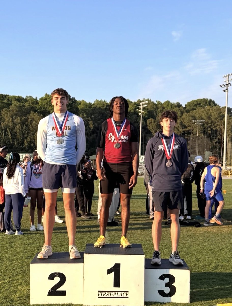 Coach_Neighbors's tweet photo. My guy @AmirChisol8 is the STATE CHAMP in the 100m and the Triple jump❕

College football coaches……if you want a dog that can play all over the place you better jump on him before it’s too late❕

Just check the film out🤷🏻‍♂️⬇️
https://t.co/sM3oxDn1oe

#TRUST🌪️ https://t.co/5mIKBQDLb3