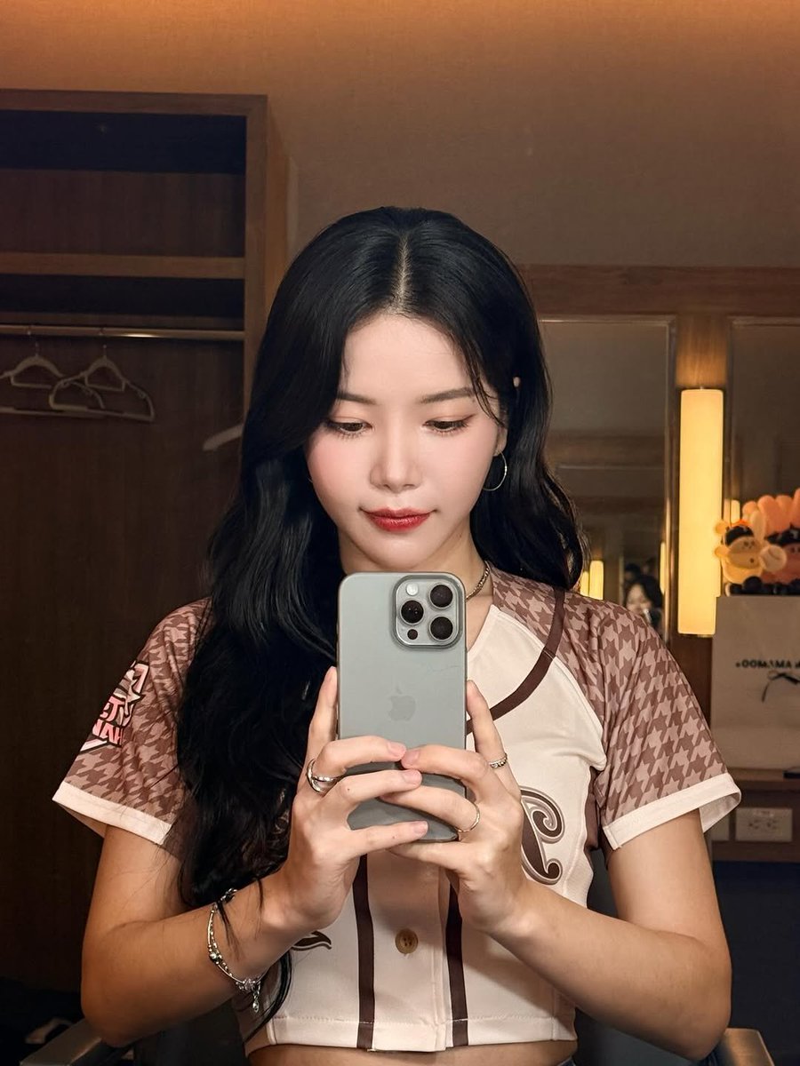 KimSolarBR's tweet image. 📲 03.05.26 | #SOLAR via Instagram (solarkeem) (2)

"👍🏽👍🏽👍🏽"

#솔라 #MAMAMOO #마마무 @RBW_MAMAMOO