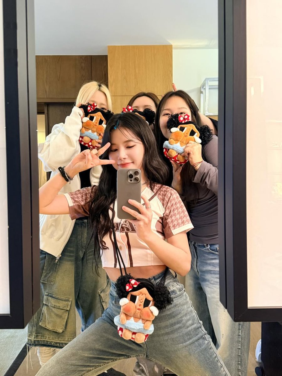 KimSolarBR's tweet image. 📲 03.05.26 | #SOLAR via Instagram (solarkeem) (2)

"👍🏽👍🏽👍🏽"

#솔라 #MAMAMOO #마마무 @RBW_MAMAMOO