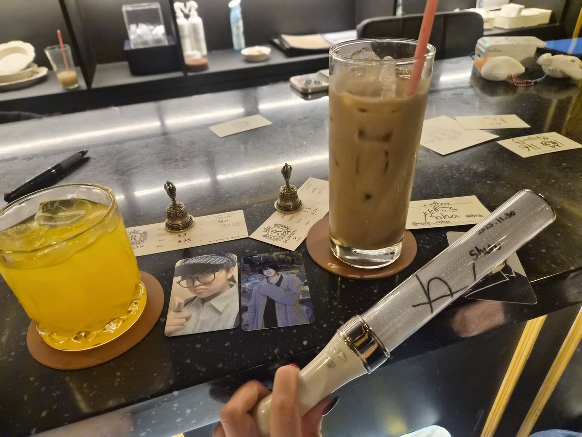 다만백 행사에서 슈르만나고 집사카페도 가고 너무 즐거웠다^_^