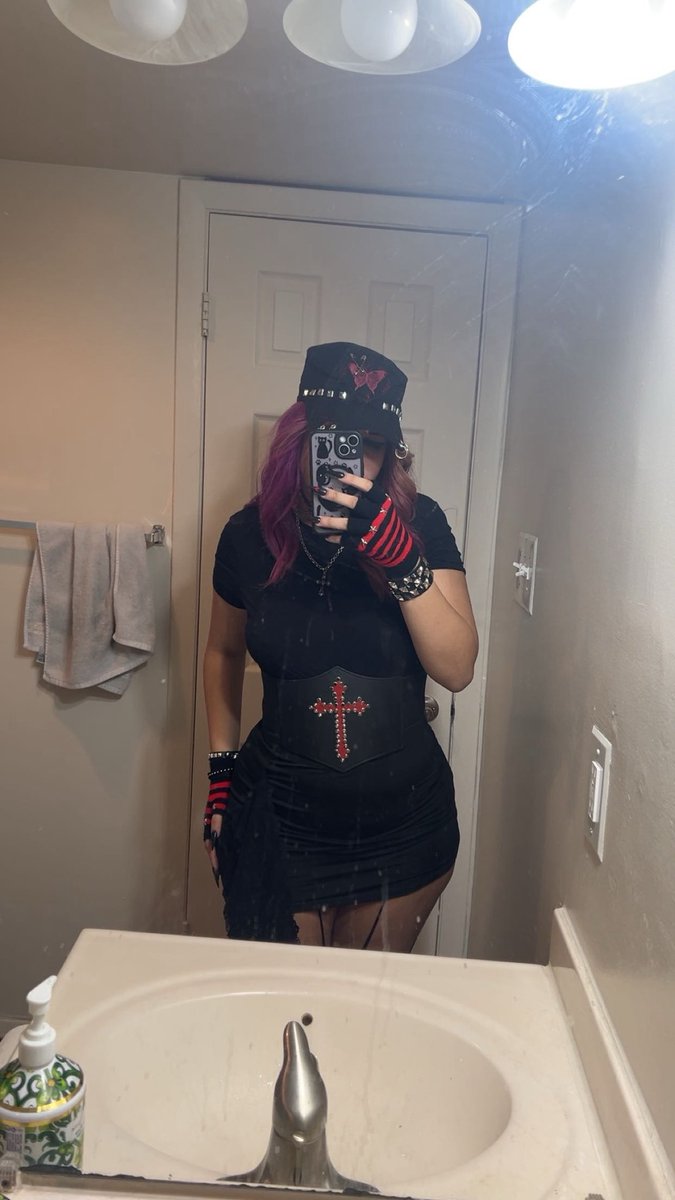 starrdabratx's tweet photo. the face + the body = perfectionโฆ wyd think?? #nsfwtwt #nsfw #horny #teen #agegap #daddy #findom #gooner #bleached #nolimit #censorporn #faceporn #brat #goonette https://t.co/h8pIyQiZvm