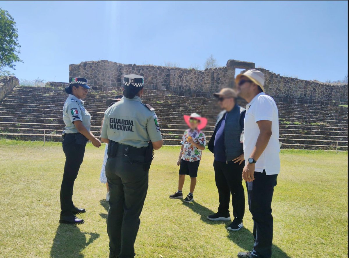GN_MEXICO_'s tweet image. ¡Comprometidos en proteger el patrimonio cultural! En #Oaxaca, la #GuardiaNacional realiza recorridos preventivos y de proximidad social, en la zona arqueológica de Monte Albán, con la finalidad de brindar seguridad y apoyo a los turistas nacionales y extranjeros.