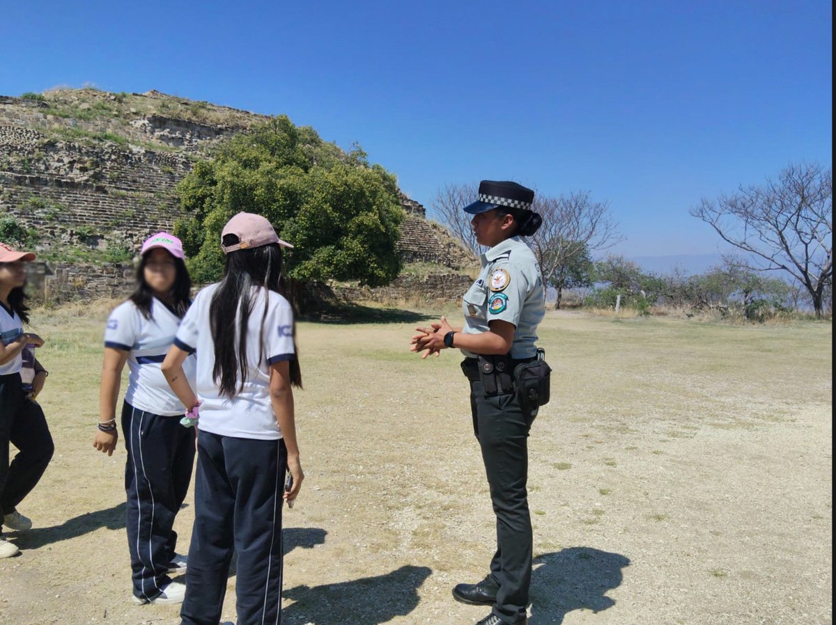 GN_MEXICO_'s tweet image. ¡Comprometidos en proteger el patrimonio cultural! En #Oaxaca, la #GuardiaNacional realiza recorridos preventivos y de proximidad social, en la zona arqueológica de Monte Albán, con la finalidad de brindar seguridad y apoyo a los turistas nacionales y extranjeros.