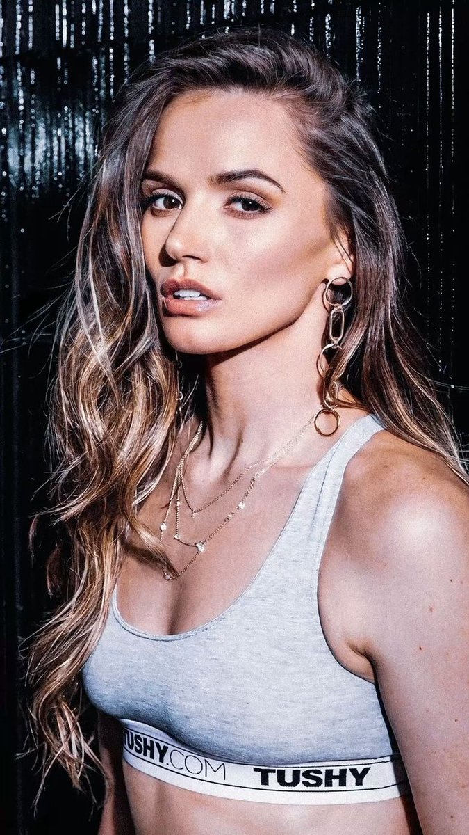 UHQ QUEEN'S tweet media