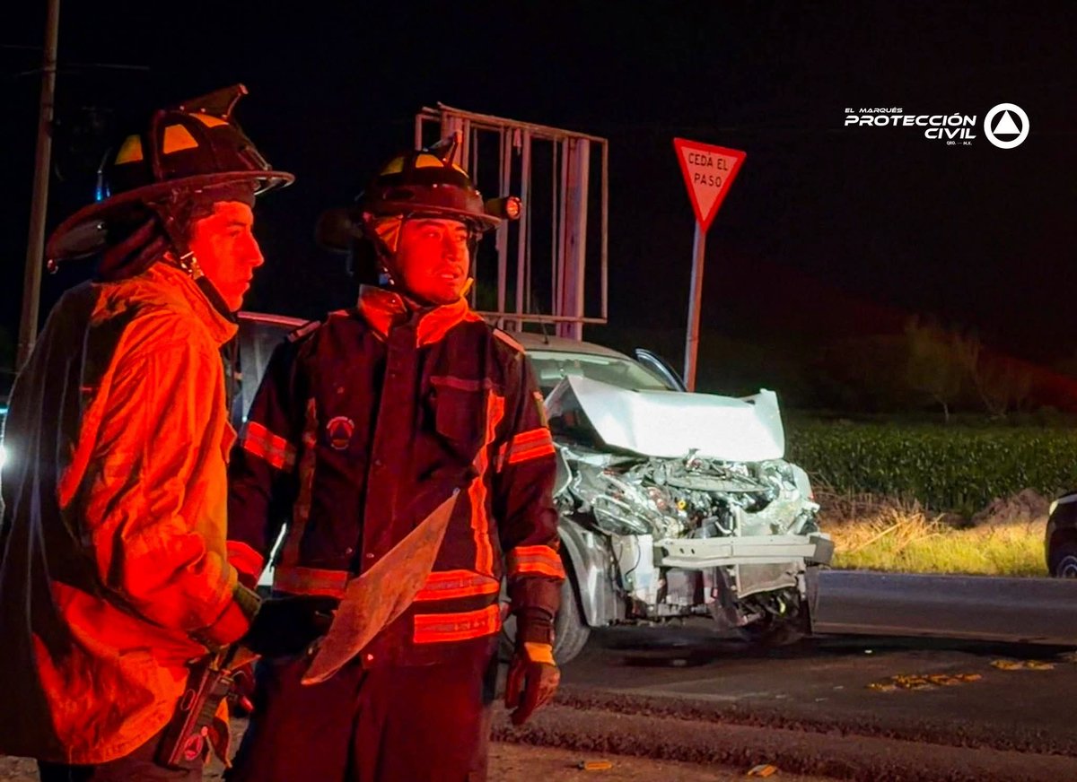 ADNQro's tweet image. 🚨#Entérate Un hombre quedó prensado en su automóvil tras chocar sobre la carretera El Paraíso-Chichimequillas

El accidente se registró durante la madrugada de este domingo, en las inmediaciones del cruce hacia la carretera la comunidad de Atongo.

👉 adninformativo.mx/un-hombre-qued…
