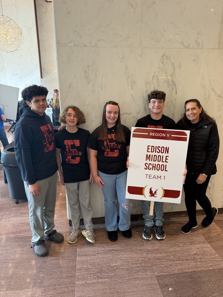 edison_middle's tweet photo. History Bowl. Regional Runner-ups.  🦅🟡🔴 https://t.co/yz8BNsbRgU
