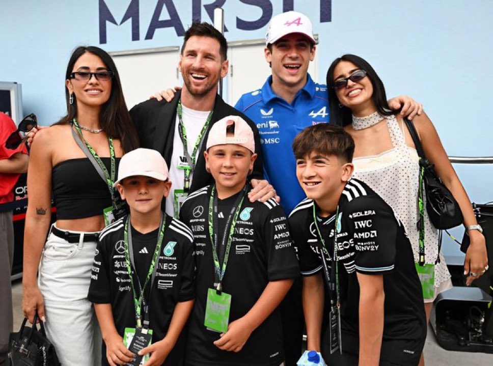 vivan messi franco el mate las don satur el asado el tango la boca caminito el obelisco el puente de la mujer el futbol la milanesa los pastelitos de membrillo la pastafrola la birome el bypass las huellas dactilares el colectivo el helicoptero