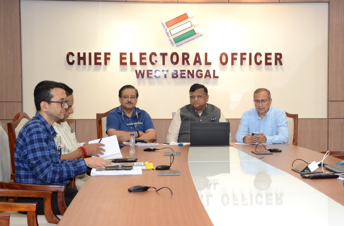 CEOWestBengal's tweet image. CEO West Bengal along with Special Observers conducting a video conference with all Counting Observers, DGP, ADG(L&amp;amp;O), SPNO, IG CRPF, DEOs, CPs, SPs, ROs and DFCs  on #WBLA  counting.
#WBLA2026 #Meeting 
@ECISVEEP 
@SpokespersonECI 
@PIBKolkata 
@airnews_kolkata