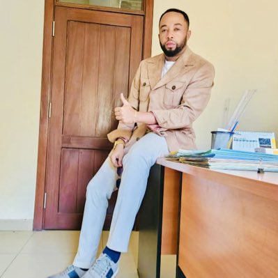 arsene_itofe's tweet photo. #NouvellePhotoDeProfil https://t.co/un1BZSSHdB