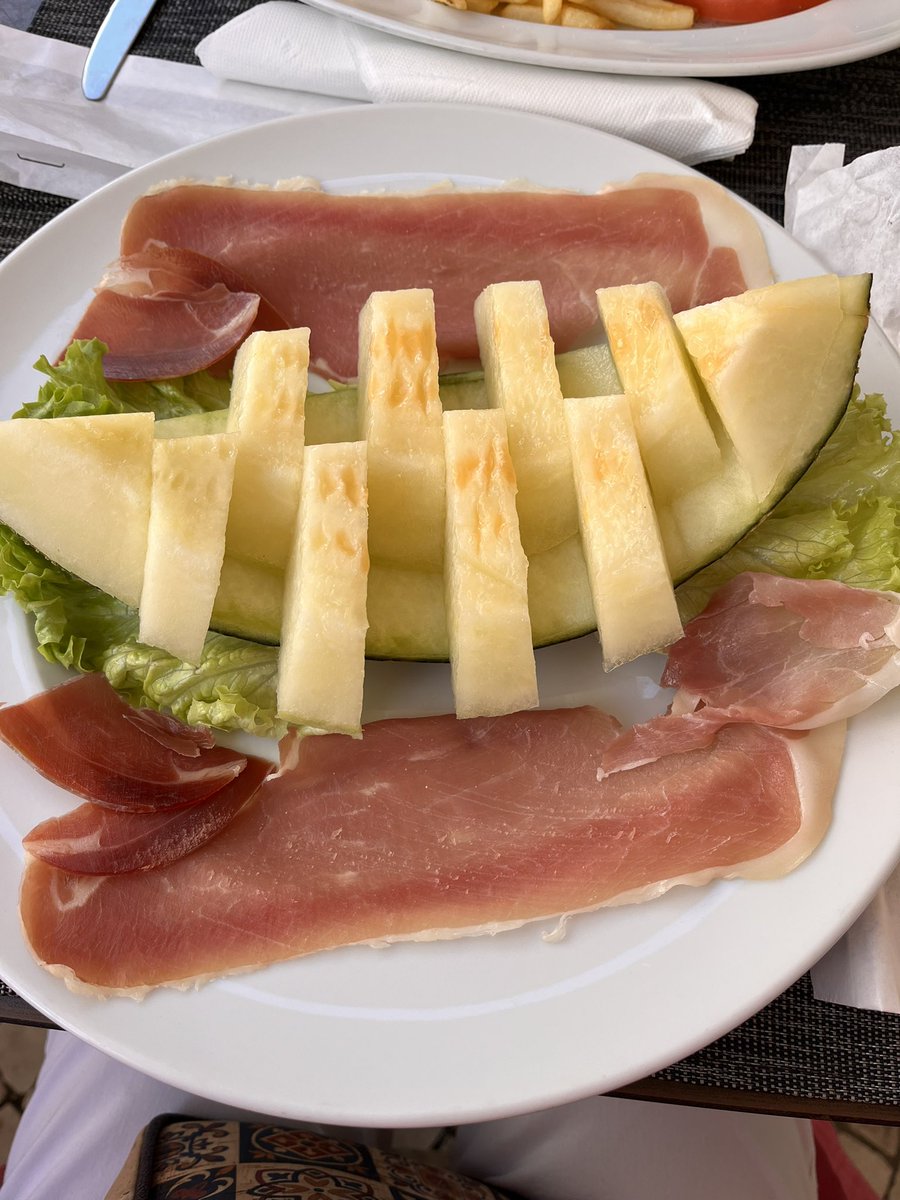 MFrancooy's tweet image. Wat is het genieten in #Lagos ☀️ en zo prachtig hier 😍wat we eten en drinken lopen we er weer af  😅🍰🍻2dagen hier , en zowat 18.000 stappen gemaakt 👣👣😅