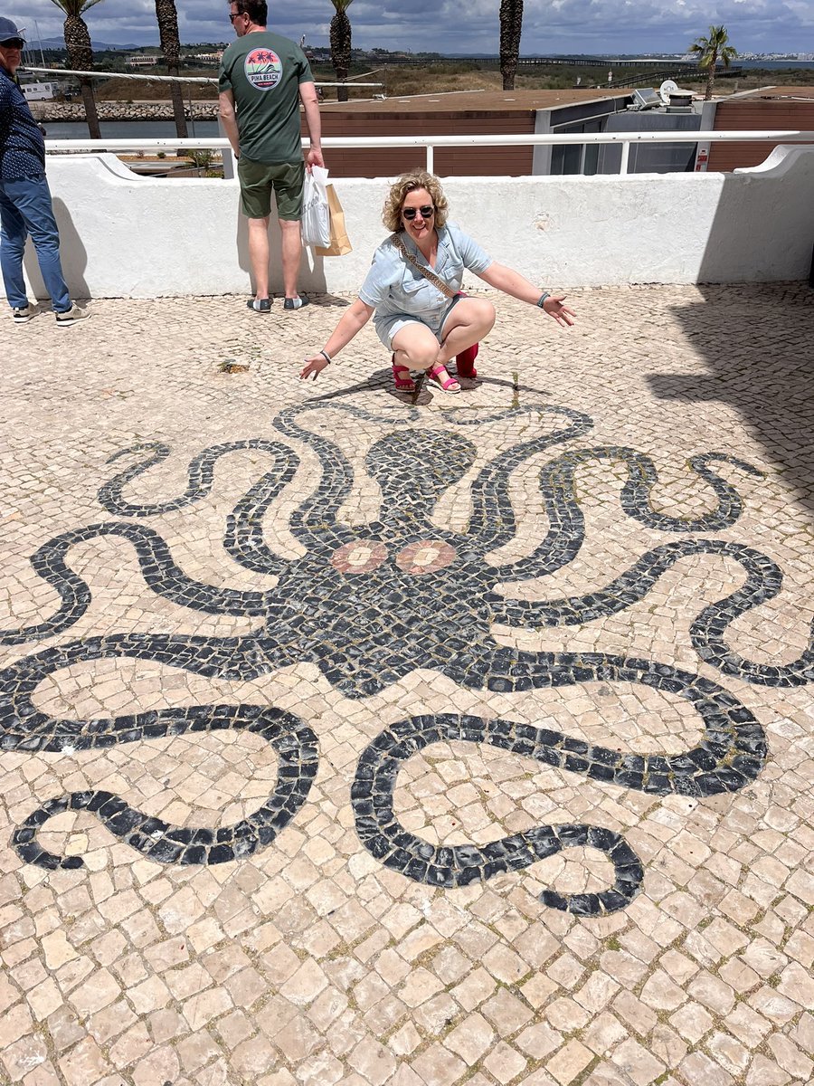 MFrancooy's tweet image. Wat is het genieten in #Lagos ☀️ en zo prachtig hier 😍wat we eten en drinken lopen we er weer af  😅🍰🍻2dagen hier , en zowat 18.000 stappen gemaakt 👣👣😅