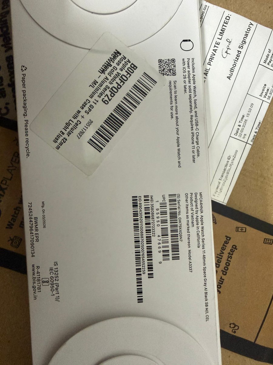 snehak730's tweet photo. @amazonIN @amazon @JeffBezos will this qualify as fraud? On the packet written grey black but the seller has its own tag. The seller has 1.6 ratings. Where is the justice for consumers. @GoI_MeitY plz help to stop this fraud. @AshwiniVaishnaw sir. This was hard earned money. https://t.co/XUZOo32Mmx
