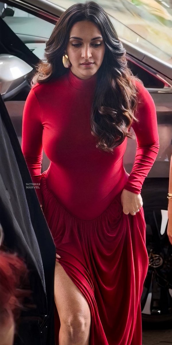 ActressMarvels's tweet photo. Kiara mommy Advani 🛐 Some unseen Pics of this red Cake♥️.

A Thread 🧵 https://t.co/biBT0SRHQD